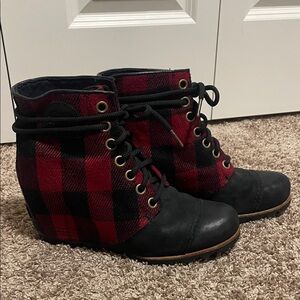 Sorel Black and Red Plaid Lace-Up Boots
